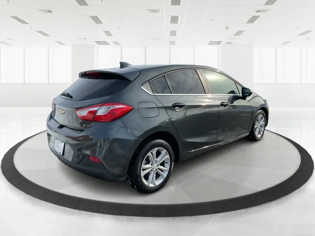 2019 Chevrolet Cruze LT (3G1BE6SM6KS) with an 1.4L I-4 gasoline direct injection engine, located at 1184 Kauffman Ave, Fairborn, OH, 45324, (937) 908-9800, 39.807072, -84.030914 - 2019 Chevrolet Cruze LT - Photo#2