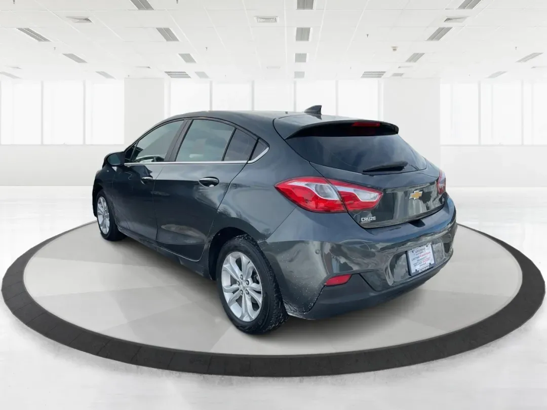 2019 Chevrolet Cruze LT (3G1BE6SM6KS) with an 1.4L I-4 gasoline direct injection engine, located at 1184 Kauffman Ave, Fairborn, OH, 45324, (937) 908-9800, 39.807072, -84.030914 - 2019 Chevrolet Cruze LT - Photo#4