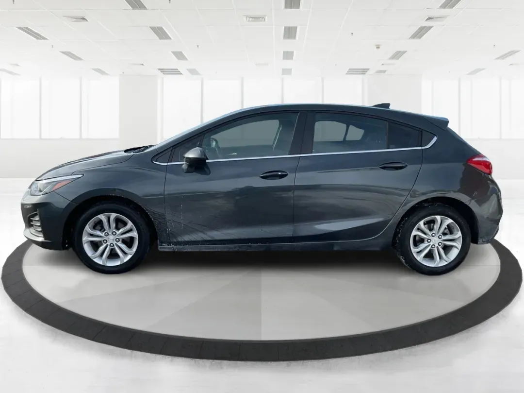 2019 Chevrolet Cruze LT (3G1BE6SM6KS) with an 1.4L I-4 gasoline direct injection engine, located at 1184 Kauffman Ave, Fairborn, OH, 45324, (937) 908-9800, 39.807072, -84.030914 - 2019 Chevrolet Cruze LT - Photo#5