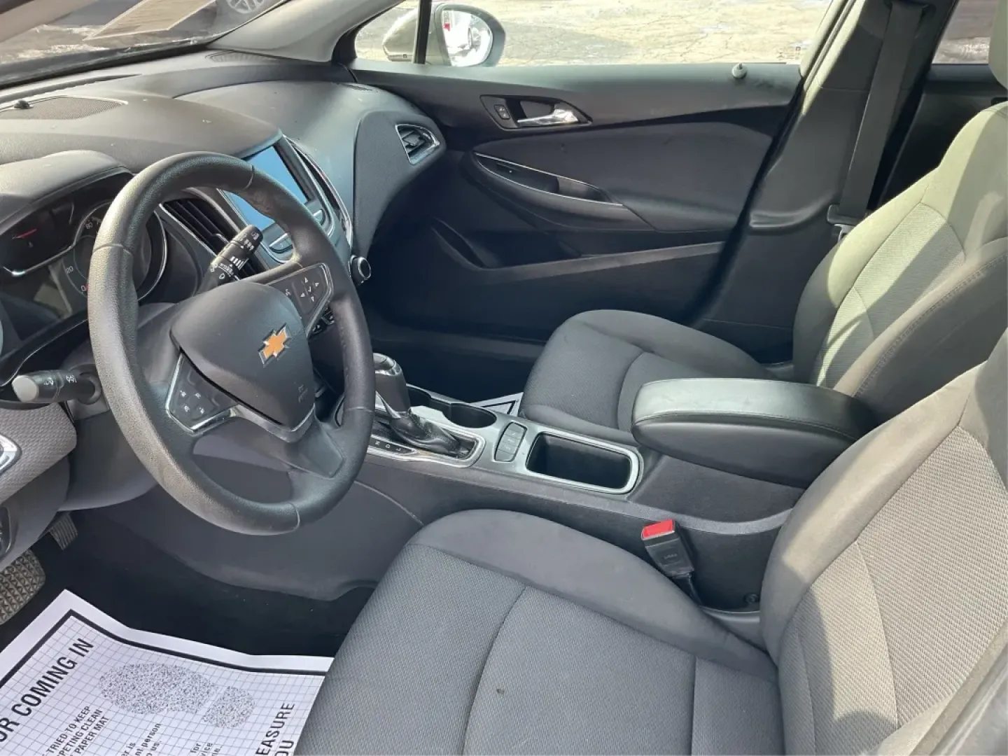 2019 Chevrolet Cruze LT (3G1BE6SM6KS) with an 1.4L I-4 gasoline direct injection engine, 6A transmission, located at 1184 Kauffman Ave, Fairborn, OH, 45324, (937) 908-9800, 39.807072, -84.030914 - ### Explore Life in Style with the 2019 Chevrolet Cruze LT Hatchback Perfect for Every Journey!<br /> <br /> Are you ready to elevate your daily commute or weekend adventures? The 2019 Chevrolet Cruze LT Hatchback offers a blend of efficiency, comfort, and style that suits a variety of lifestyles. - Photo#9