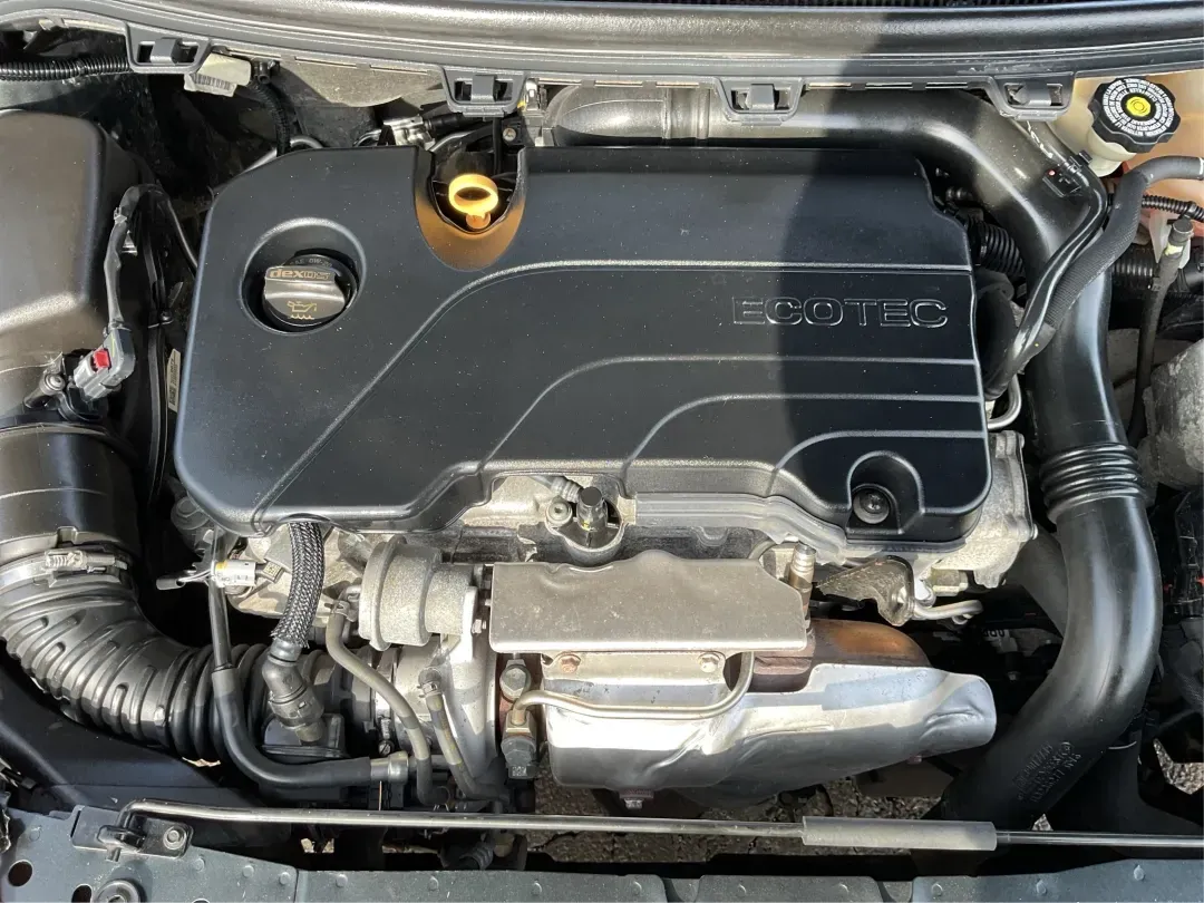 2019 Chevrolet Cruze LT (3G1BE6SM6KS) with an 1.4L I-4 gasoline direct injection engine, located at 1184 Kauffman Ave, Fairborn, OH, 45324, (937) 908-9800, 39.807072, -84.030914 - 2019 Chevrolet Cruze LT - Photo#11