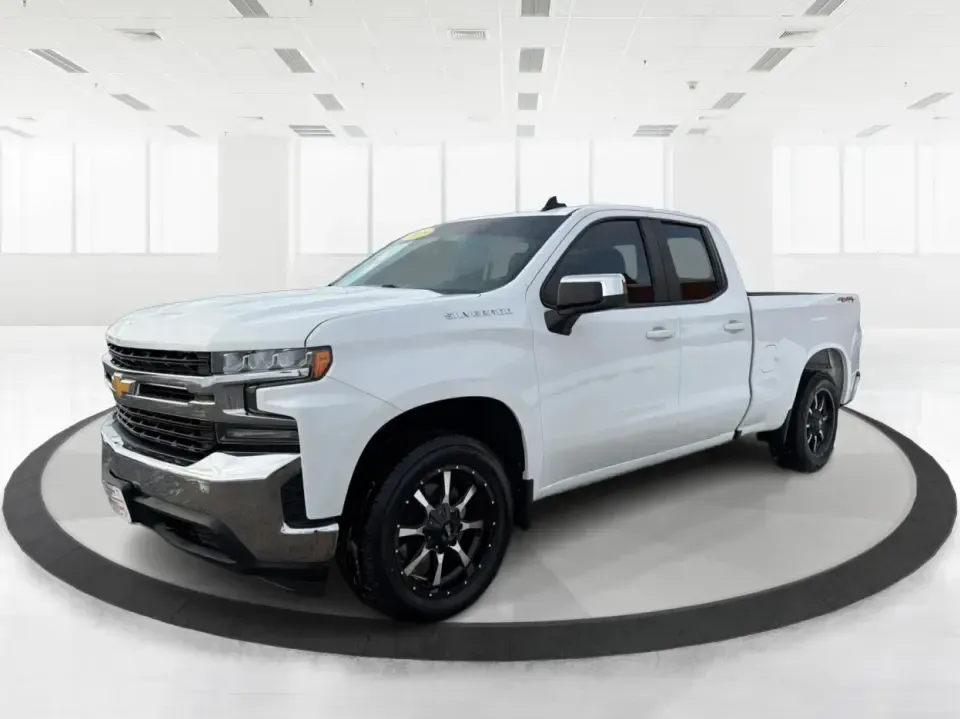 2020 Chevrolet Silverado 1500 4WD Double Cab Standard Bed LT (1GCRYDED6LZ) with an 5.3L V8 OHV 16V engine, 6A transmission, located at 4508 South Dixie Dr, Moraine, OH, 45439, (937) 908-9800, 39.689976, -84.218452 - Are you ready to tackle your next big adventure without breaking the bank? The 2020 Chevrolet Silverado 1500 at Advantage Car and Credit in Piqua, OH, is your ideal companion for weekend getaways, family outings, or simply conquering your daily commute. With its rugged capabilities and comfortable r - Photo#8