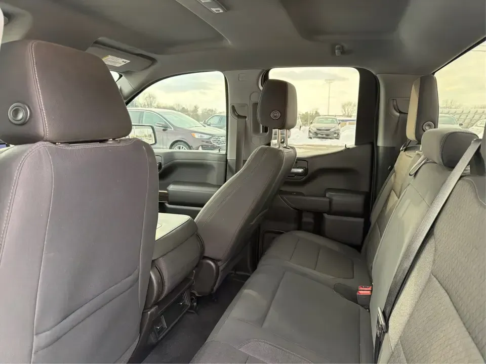 2020 Chevrolet Silverado 1500 4WD Double Cab Standard Bed LT (1GCRYDED6LZ) with an 5.3L V8 OHV 16V engine, 6A transmission, located at 4508 South Dixie Dr, Moraine, OH, 45439, (937) 908-9800, 39.689976, -84.218452 - Are you ready to tackle your next big adventure without breaking the bank? The 2020 Chevrolet Silverado 1500 at Advantage Car and Credit in Piqua, OH, is your ideal companion for weekend getaways, family outings, or simply conquering your daily commute. With its rugged capabilities and comfortable r - Photo#10