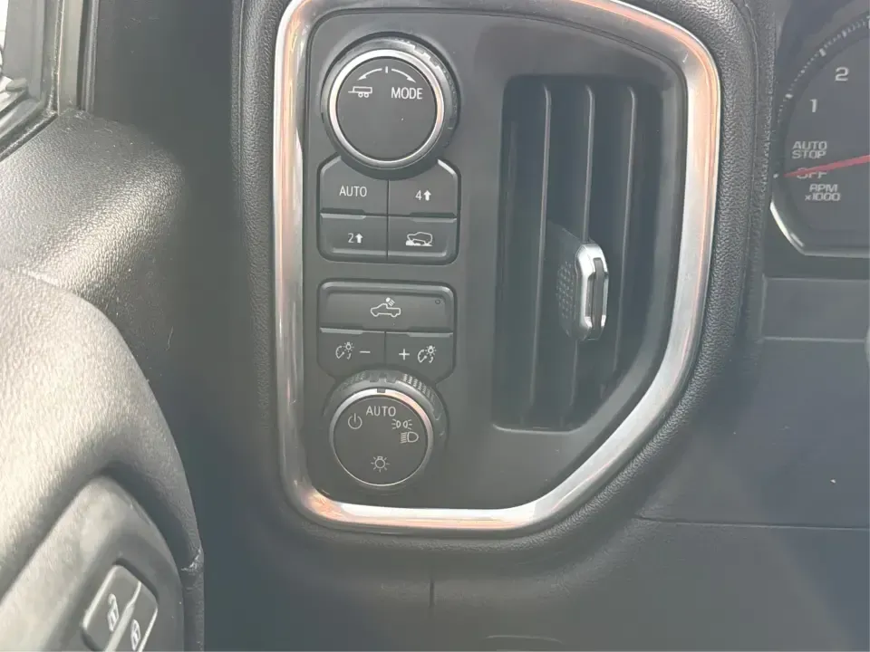 2020 Chevrolet Silverado 1500 4WD Double Cab Standard Bed LT (1GCRYDED6LZ) with an 5.3L V8 OHV 16V engine, 6A transmission, located at 4508 South Dixie Dr, Moraine, OH, 45439, (937) 908-9800, 39.689976, -84.218452 - Are you ready to tackle your next big adventure without breaking the bank? The 2020 Chevrolet Silverado 1500 at Advantage Car and Credit in Piqua, OH, is your ideal companion for weekend getaways, family outings, or simply conquering your daily commute. With its rugged capabilities and comfortable r - Photo#17