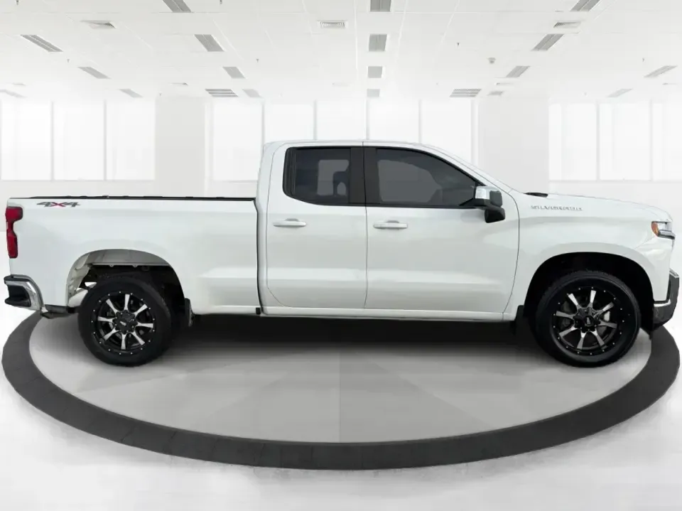 2020 Chevrolet Silverado 1500 4WD Double Cab Standard Bed LT (1GCRYDED6LZ) with an 5.3L V8 OHV 16V engine, 6A transmission, located at 1184 Kauffman Ave, Fairborn, OH, 45324, (937) 908-9800, 39.807072, -84.030914 - Are you ready to tackle your next big adventure without breaking the bank? The 2020 Chevrolet Silverado 1500 at Advantage Car and Credit in Piqua, OH, is your ideal companion for weekend getaways, family outings, or simply conquering your daily commute. With its rugged capabilities and comfortable r - Photo#1
