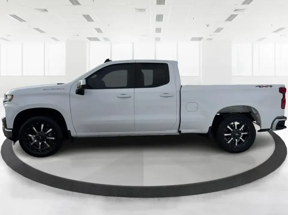 2020 Chevrolet Silverado 1500 4WD Double Cab Standard Bed LT (1GCRYDED6LZ) with an 5.3L V8 OHV 16V engine, 6A transmission, located at 1184 Kauffman Ave, Fairborn, OH, 45324, (937) 908-9800, 39.807072, -84.030914 - Are you ready to tackle your next big adventure without breaking the bank? The 2020 Chevrolet Silverado 1500 at Advantage Car and Credit in Piqua, OH, is your ideal companion for weekend getaways, family outings, or simply conquering your daily commute. With its rugged capabilities and comfortable r - Photo#5