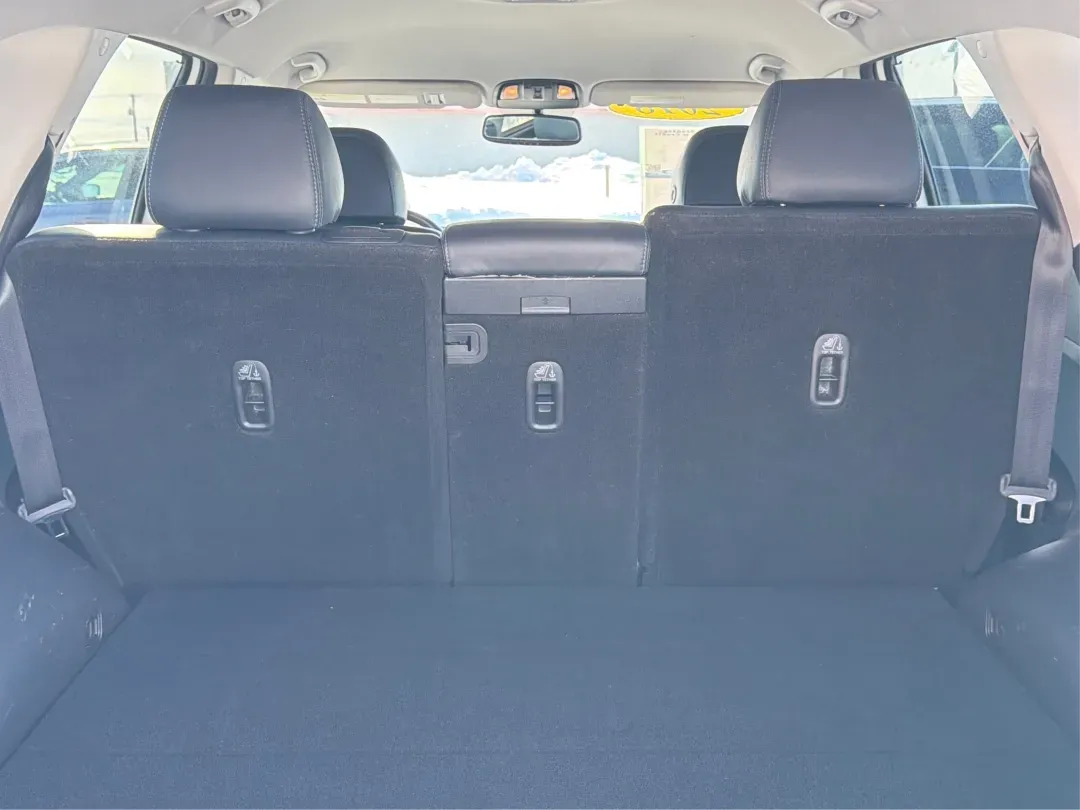 2018 Kia Sorento 2.0T EX (5XYPHDA11JG) with an 2L I-4 gasoline direct injection engine, located at 880 E. National Road, Vandalia, OH, 45377, (937) 908-9800, 39.891918, -84.183594 - Experience the freedom of adventure with the 2018 Kia Sorento EX, available at Advantage Car and Credit in Vandalia, OH! This SUV is not just a vehicle; it's a companion for families, commuters, and weekend explorers alike. With its robust features and versatile design, the Sorento is perfect for ev - Photo#12