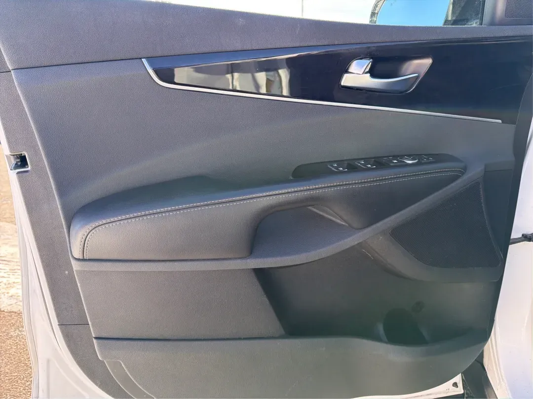 2018 Kia Sorento 2.0T EX (5XYPHDA11JG) with an 2L I-4 gasoline direct injection engine, located at 880 E. National Road, Vandalia, OH, 45377, (937) 908-9800, 39.891918, -84.183594 - Experience the freedom of adventure with the 2018 Kia Sorento EX, available at Advantage Car and Credit in Vandalia, OH! This SUV is not just a vehicle; it's a companion for families, commuters, and weekend explorers alike. With its robust features and versatile design, the Sorento is perfect for ev - Photo#19