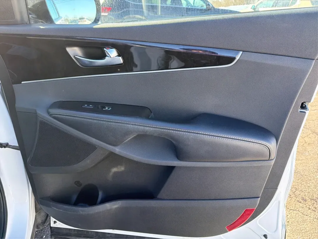 2018 Kia Sorento 2.0T EX (5XYPHDA11JG) with an 2L I-4 gasoline direct injection engine, located at 880 E. National Road, Vandalia, OH, 45377, (937) 908-9800, 39.891918, -84.183594 - Experience the freedom of adventure with the 2018 Kia Sorento EX, available at Advantage Car and Credit in Vandalia, OH! This SUV is not just a vehicle; it's a companion for families, commuters, and weekend explorers alike. With its robust features and versatile design, the Sorento is perfect for ev - Photo#20