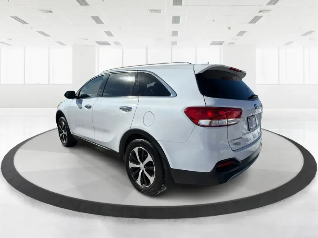 2018 Kia Sorento 2.0T EX (5XYPHDA11JG) with an 2L I-4 gasoline direct injection engine, 6A transmission, located at 8750 N County Rd 25A, Piqua, OH, 45356, (937) 908-9800, 40.164391, -84.232513 - Experience the freedom of adventure with the 2018 Kia Sorento EX, available at Advantage Car and Credit in Vandalia, OH! This SUV is not just a vehicle; it's a companion for families, commuters, and weekend explorers alike. With its robust features and versatile design, the Sorento is perfect for ev - Photo#4