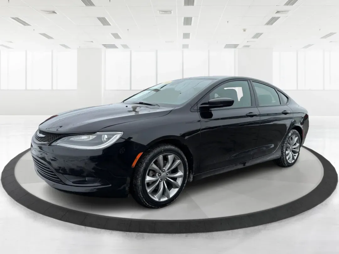 2016 Chrysler 200 S (1C3CCCBB9GN) with an Pentastar 3.6L V-6 DOHC engine, located at 1951 S Dayton Lakeview Rd., New Carlisle, OH, 45344, (937) 908-9800, 39.890999, -84.050255 - Elevate your driving experience and embrace adventure with the 2016 Chrysler 200 S, now available at Advantage Car and Credit, your trusted Buy Here Pay Here dealership located at 1951 S Dayton-Lakeview Rd, New Carlisle, OH 45344. Whether you're commuting through the bustling streets of New Carlisle - Photo#8