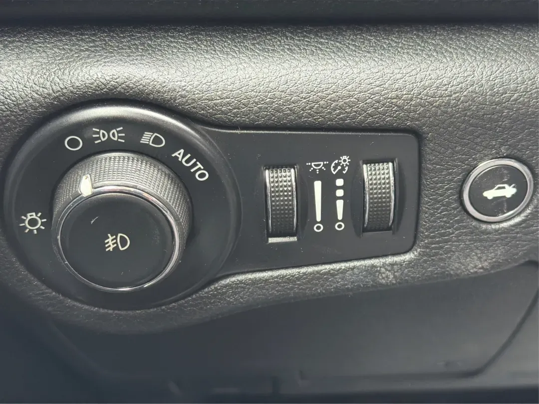 2016 Chrysler 200 S (1C3CCCBB9GN) with an Pentastar 3.6L V-6 DOHC engine, located at 1951 S Dayton Lakeview Rd., New Carlisle, OH, 45344, (937) 908-9800, 39.890999, -84.050255 - Elevate your driving experience and embrace adventure with the 2016 Chrysler 200 S, now available at Advantage Car and Credit, your trusted Buy Here Pay Here dealership located at 1951 S Dayton-Lakeview Rd, New Carlisle, OH 45344. Whether you're commuting through the bustling streets of New Carlisle - Photo#17