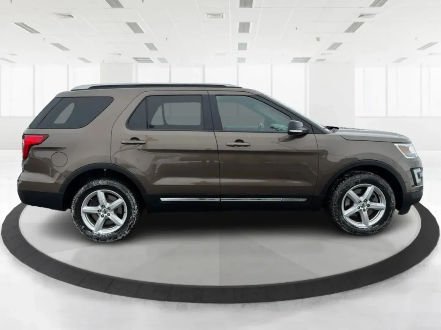 2016 Ford Explorer XLT (1FM5K8D89GG) with an EcoBoost 2.3L I-4 gasoline direct injection engine, 6-Speed Automatic transmission, located at 1951 S Dayton Lakeview Rd., New Carlisle, OH, 45344, (937) 908-9800, 39.890999, -84.050255 - Looking for a versatile and reliable vehicle that can accommodate your family adventures, weekend getaways, and daily commutes? Look no further than the 2016 Ford Explorer XLT, available now at Advantage Car and Credit in New Carlisle, OH. With a spacious interior and advanced technology features, t - Photo#1