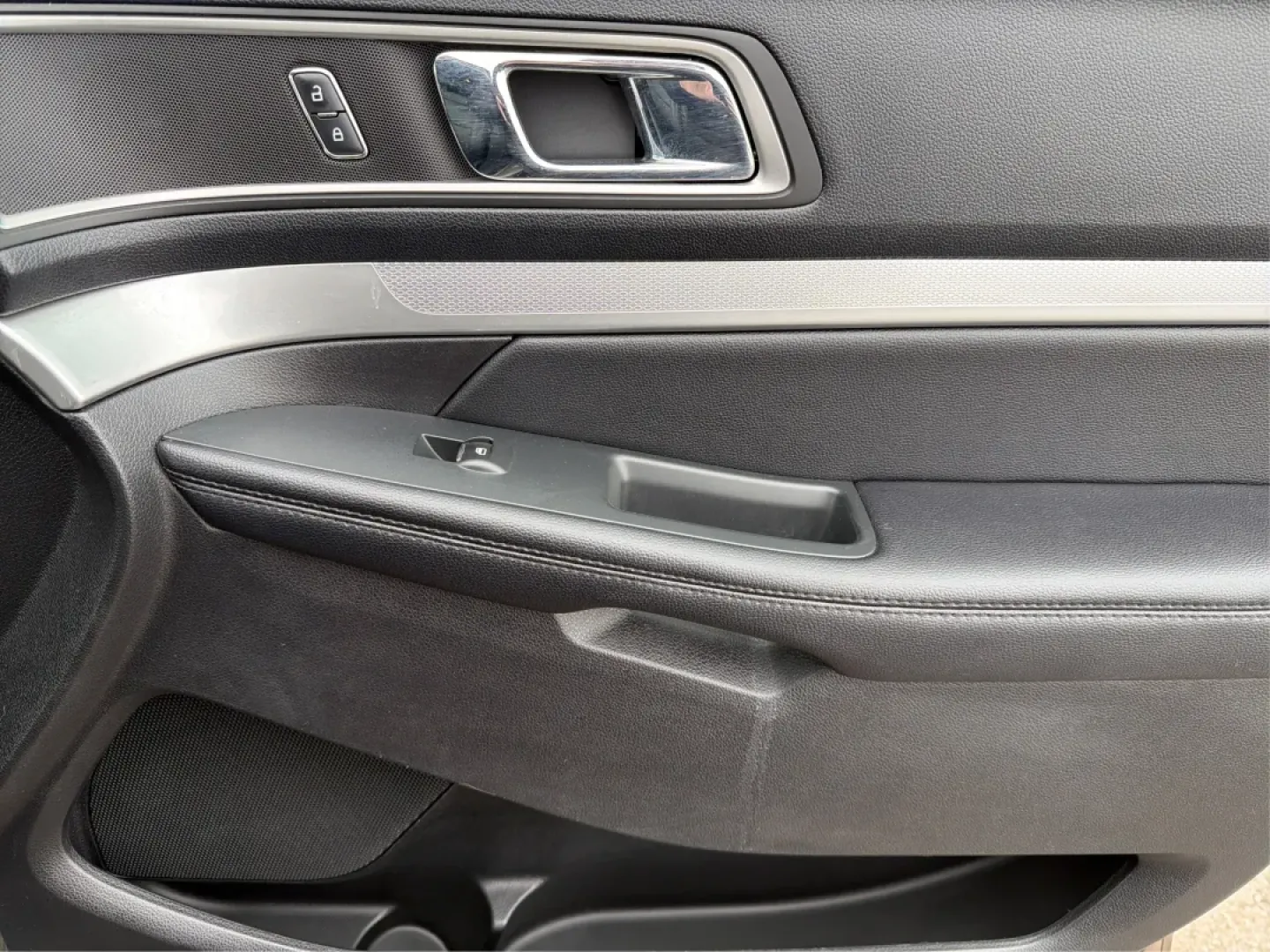 2016 Ford Explorer XLT (1FM5K8D89GG) with an EcoBoost 2.3L I-4 gasoline direct injection engine, 6-Speed Automatic transmission, located at 1951 S Dayton Lakeview Rd., New Carlisle, OH, 45344, (937) 908-9800, 39.890999, -84.050255 - Looking for a versatile and reliable vehicle that can accommodate your family adventures, weekend getaways, and daily commutes? Look no further than the 2016 Ford Explorer XLT, available now at Advantage Car and Credit in New Carlisle, OH. With a spacious interior and advanced technology features, t - Photo#20