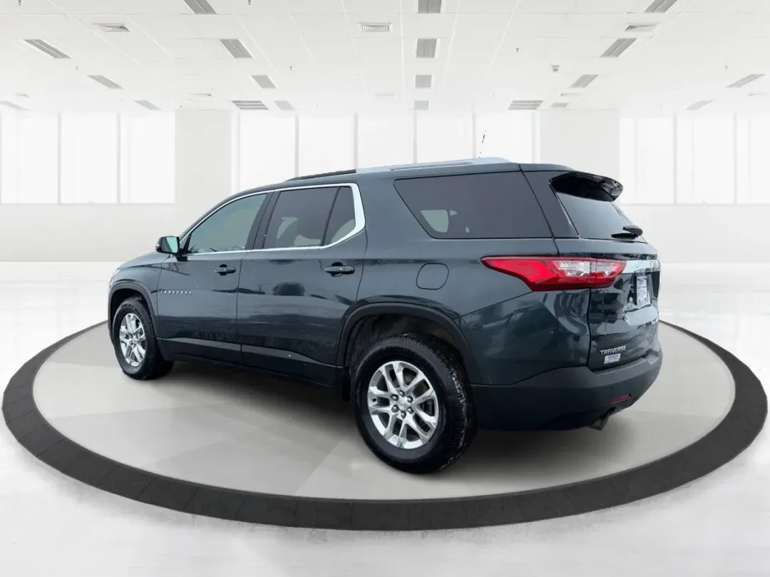 2018 Chevrolet Traverse 1LT (1GNERGKW2JJ) with an 3.6L V-6 gasoline direct injection engine, located at 1951 S Dayton Lakeview Rd., New Carlisle, OH, 45344, (937) 908-9800, 39.890999, -84.050255 - **Conquer Every Adventure with the 2018 Chevrolet Traverse!** <br /> <br /> Are you ready to embark on exhilarating weekend getaways or tackle the daily grind with the perfect blend of comfort and reliability? Look no further than this stunning 2018 Chevrolet Traverse at Advantage Car and Credit in - Photo#4