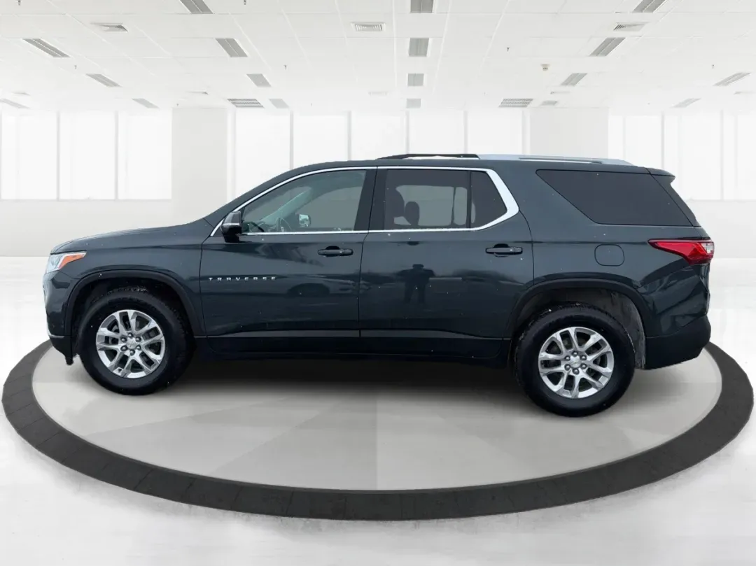 2018 Chevrolet Traverse 1LT (1GNERGKW2JJ) with an 3.6L V-6 gasoline direct injection engine, located at 1951 S Dayton Lakeview Rd., New Carlisle, OH, 45344, (937) 908-9800, 39.890999, -84.050255 - **Conquer Every Adventure with the 2018 Chevrolet Traverse!** <br /> <br /> Are you ready to embark on exhilarating weekend getaways or tackle the daily grind with the perfect blend of comfort and reliability? Look no further than this stunning 2018 Chevrolet Traverse at Advantage Car and Credit in - Photo#5