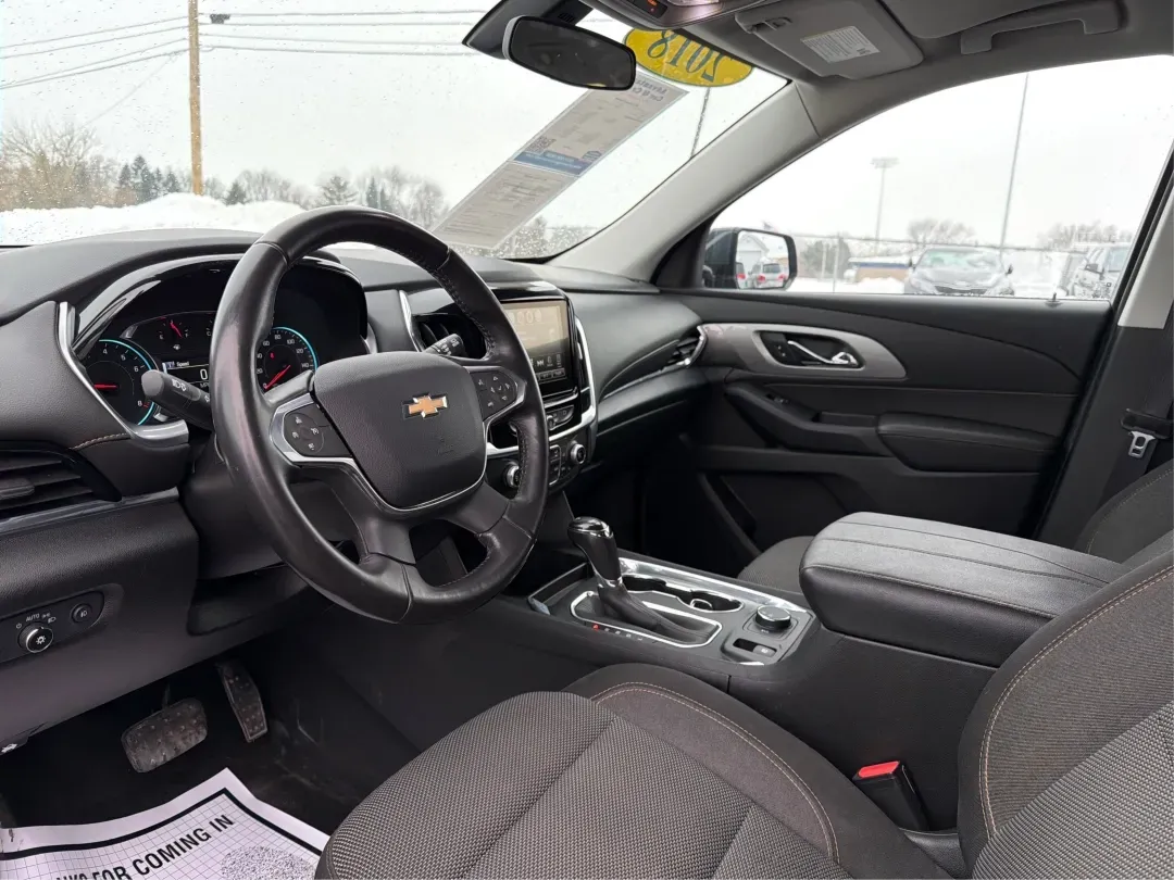 2018 Chevrolet Traverse 1LT (1GNERGKW2JJ) with an 3.6L V-6 gasoline direct injection engine, located at 1951 S Dayton Lakeview Rd., New Carlisle, OH, 45344, (937) 908-9800, 39.890999, -84.050255 - **Conquer Every Adventure with the 2018 Chevrolet Traverse!** <br /> <br /> Are you ready to embark on exhilarating weekend getaways or tackle the daily grind with the perfect blend of comfort and reliability? Look no further than this stunning 2018 Chevrolet Traverse at Advantage Car and Credit in - Photo#9