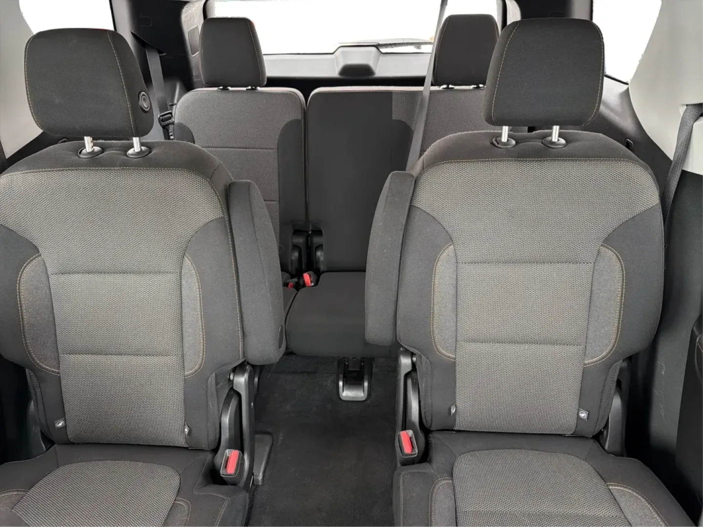 2018 Chevrolet Traverse 1LT (1GNERGKW2JJ) with an 3.6L V-6 gasoline direct injection engine, 9A transmission, located at 1951 S Dayton Lakeview Rd., New Carlisle, OH, 45344, (937) 908-9800, 39.890999, -84.050255 - **Conquer Every Adventure with the 2018 Chevrolet Traverse!** <br /> <br /> Are you ready to embark on exhilarating weekend getaways or tackle the daily grind with the perfect blend of comfort and reliability? Look no further than this stunning 2018 Chevrolet Traverse at Advantage Car and Credit in - Photo#14