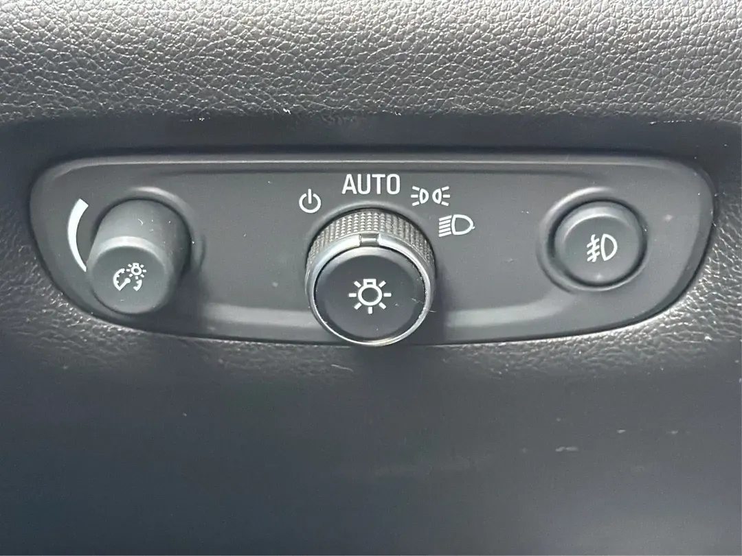 2018 Chevrolet Traverse 1LT (1GNERGKW2JJ) with an 3.6L V-6 gasoline direct injection engine, located at 1951 S Dayton Lakeview Rd., New Carlisle, OH, 45344, (937) 908-9800, 39.890999, -84.050255 - **Conquer Every Adventure with the 2018 Chevrolet Traverse!** <br /> <br /> Are you ready to embark on exhilarating weekend getaways or tackle the daily grind with the perfect blend of comfort and reliability? Look no further than this stunning 2018 Chevrolet Traverse at Advantage Car and Credit in - Photo#17