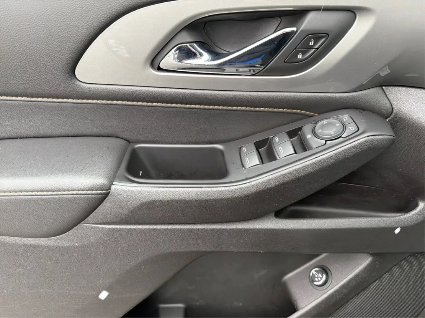 2018 Chevrolet Traverse 1LT (1GNERGKW2JJ) with an 3.6L V-6 gasoline direct injection engine, 9A transmission, located at 1951 S Dayton Lakeview Rd., New Carlisle, OH, 45344, (937) 908-9800, 39.890999, -84.050255 - **Conquer Every Adventure with the 2018 Chevrolet Traverse!** <br /> <br /> Are you ready to embark on exhilarating weekend getaways or tackle the daily grind with the perfect blend of comfort and reliability? Look no further than this stunning 2018 Chevrolet Traverse at Advantage Car and Credit in - Photo#19