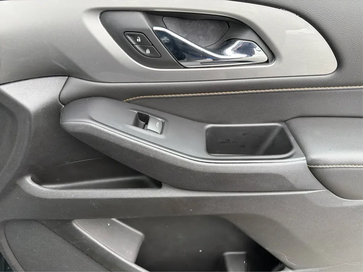 2018 Chevrolet Traverse 1LT (1GNERGKW2JJ) with an 3.6L V-6 gasoline direct injection engine, 9A transmission, located at 1951 S Dayton Lakeview Rd., New Carlisle, OH, 45344, (937) 908-9800, 39.890999, -84.050255 - **Conquer Every Adventure with the 2018 Chevrolet Traverse!** <br /> <br /> Are you ready to embark on exhilarating weekend getaways or tackle the daily grind with the perfect blend of comfort and reliability? Look no further than this stunning 2018 Chevrolet Traverse at Advantage Car and Credit in - Photo#20