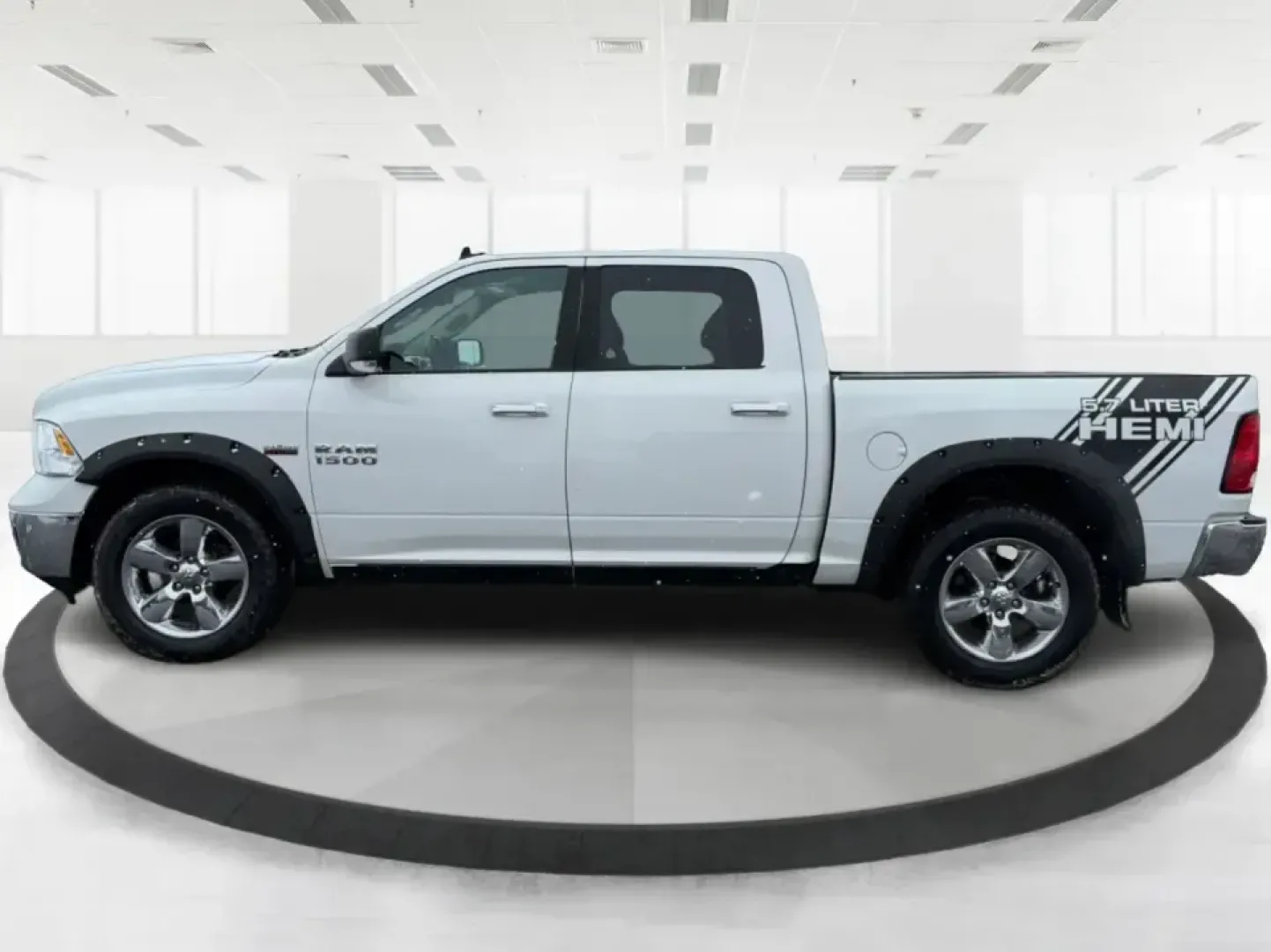 2016 Ram 1500 Big Horn (3C6RR7LT1GG) with an HEMI 5.7L V-8 variable valve control engine, 6A transmission, located at 8750 N County Rd 25A, Piqua, OH, 45356, (937) 908-9800, 40.164391, -84.232513 - ### Unleash Your Adventurous Spirit with the 2016 Ram 1500 Big Horn at Advantage Car and Credit - Piqua!<br /> <br /> Are you searching for the perfect truck that seamlessly combines power, comfort, and reliability for your next weekend getaway or daily commute? Look no further than the 2016 Ram 150 - Photo#5