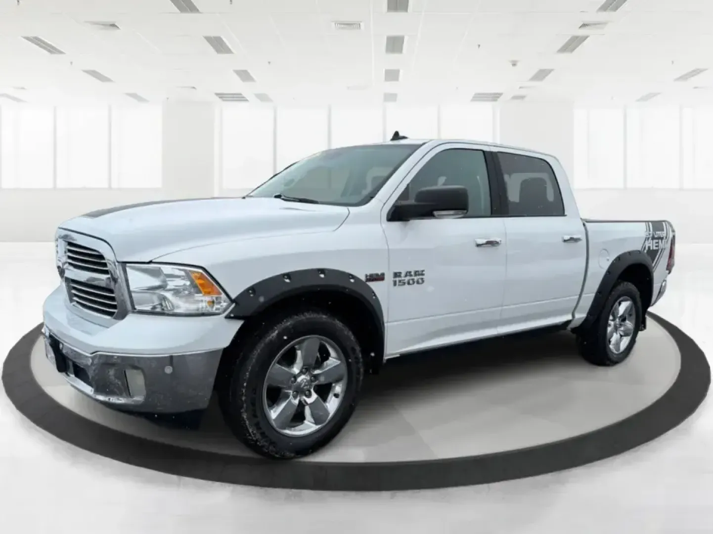 2016 Ram 1500 Big Horn (3C6RR7LT1GG) with an HEMI 5.7L V-8 variable valve control engine, 6A transmission, located at 8750 N County Rd 25A, Piqua, OH, 45356, (937) 908-9800, 40.164391, -84.232513 - ### Unleash Your Adventurous Spirit with the 2016 Ram 1500 Big Horn at Advantage Car and Credit - Piqua!<br /> <br /> Are you searching for the perfect truck that seamlessly combines power, comfort, and reliability for your next weekend getaway or daily commute? Look no further than the 2016 Ram 150 - Photo#8