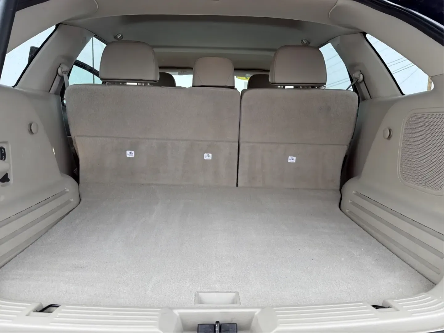 2011 Lincoln MKX Base (2LMDJ6JK8BB) with an Other engine, located at 8750 N County Rd 25A, Piqua, OH, 45356, (937) 908-9800, 40.164391, -84.232513 - **Discover Comfort and Style with This 2011 Lincoln MKX at Advantage Car and Credit - Piqua!**<br /> <br /> Are you in the market for a vehicle that perfectly combines luxury, comfort, and versatility? Look no further! The 2011 Lincoln MKX is the ideal choice for growing families, busy professionals - Photo#12