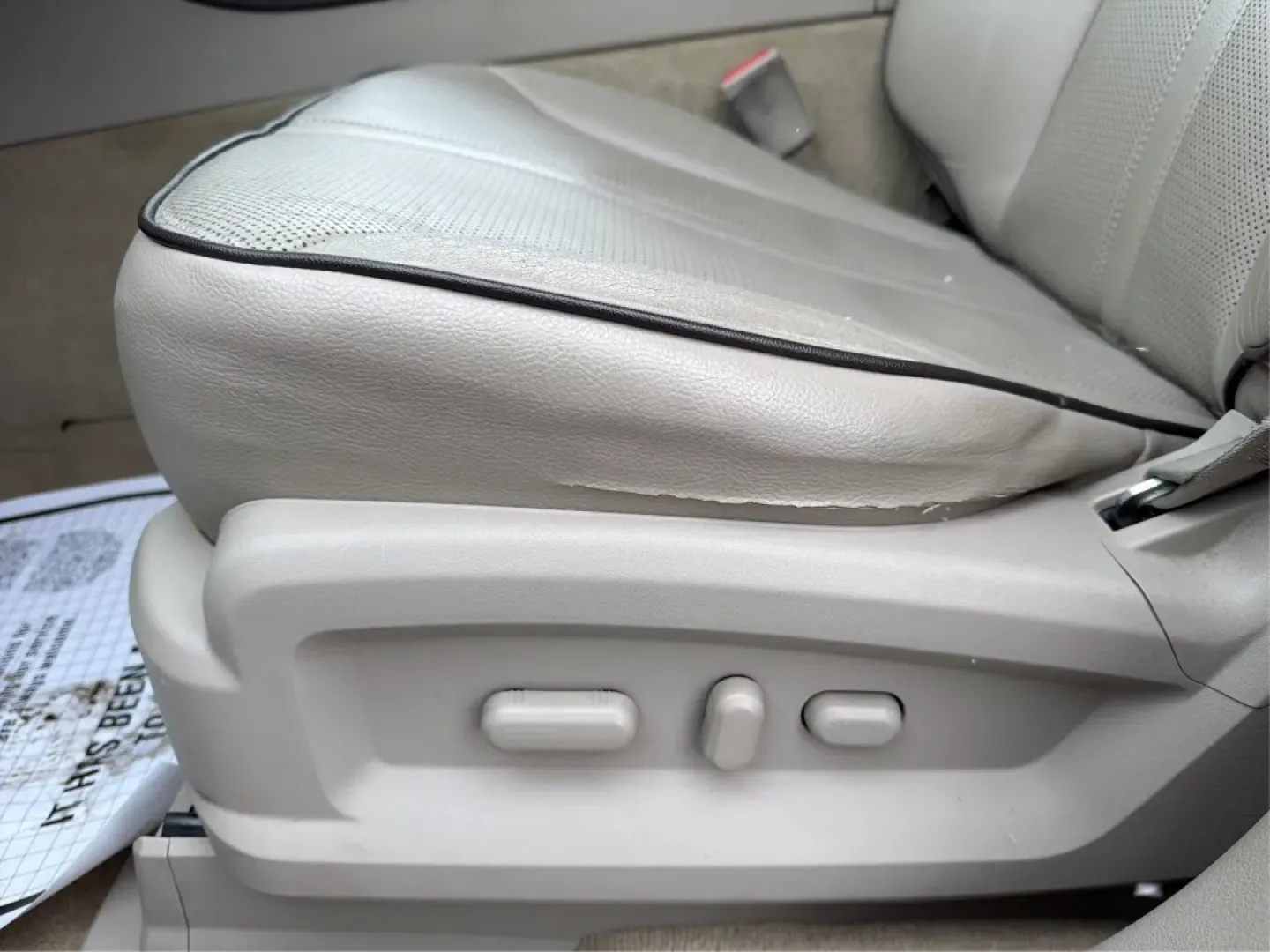 2011 Lincoln MKX Base (2LMDJ6JK8BB) with an Other engine, located at 8750 N County Rd 25A, Piqua, OH, 45356, (937) 908-9800, 40.164391, -84.232513 - **Discover Comfort and Style with This 2011 Lincoln MKX at Advantage Car and Credit - Piqua!**<br /> <br /> Are you in the market for a vehicle that perfectly combines luxury, comfort, and versatility? Look no further! The 2011 Lincoln MKX is the ideal choice for growing families, busy professionals - Photo#18