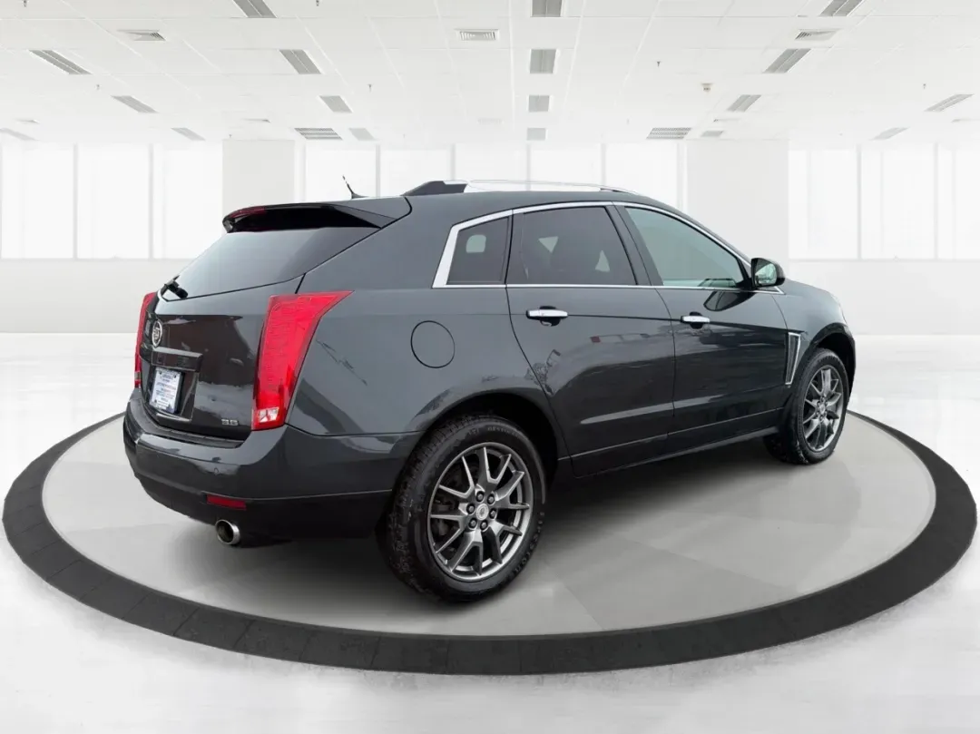 2014 Cadillac SRX Luxury Collection (3GYFNEE33ES) with an 3.6L V-6 gasoline direct injection engine, located at 1184 Kauffman Ave, Fairborn, OH, 45324, (937) 908-9800, 39.807072, -84.030914 - 2014 Cadillac SRX Luxury Collection - Photo#2