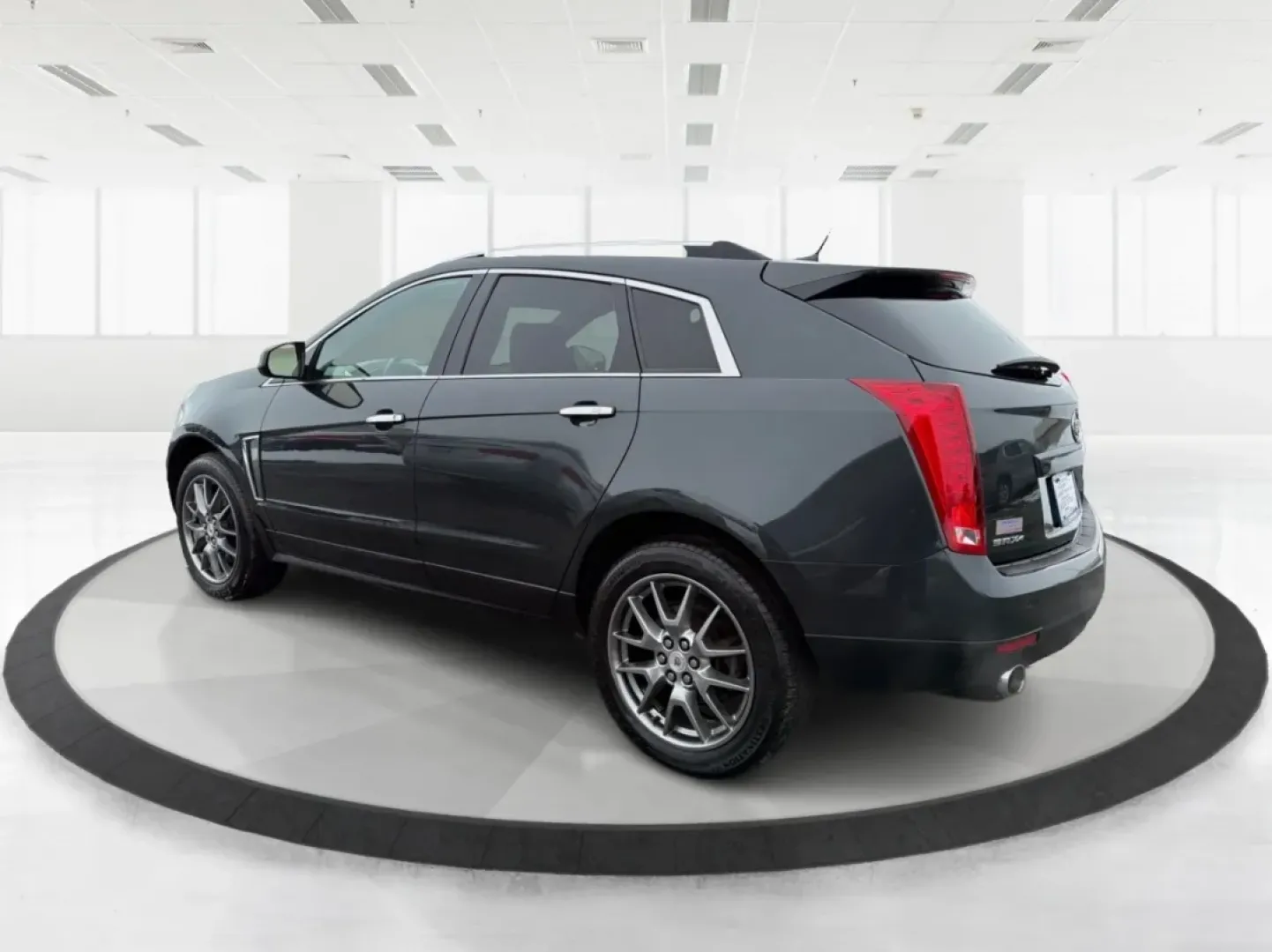 2014 Cadillac SRX Luxury Collection (3GYFNEE33ES) with an 3.6L V-6 gasoline direct injection engine, located at 1184 Kauffman Ave, Fairborn, OH, 45324, (937) 908-9800, 39.807072, -84.030914 - **Discover the Perfect Adventure Companion: 2014 Cadillac SRX Luxury Collection at Advantage Car and Credit - Fairborn**<br /> <br /> Are you ready to elevate your driving experience? Whether you're navigating the bustling streets of Fairborn, embarking on a weekend getaway, or transporting the kids - Photo#4