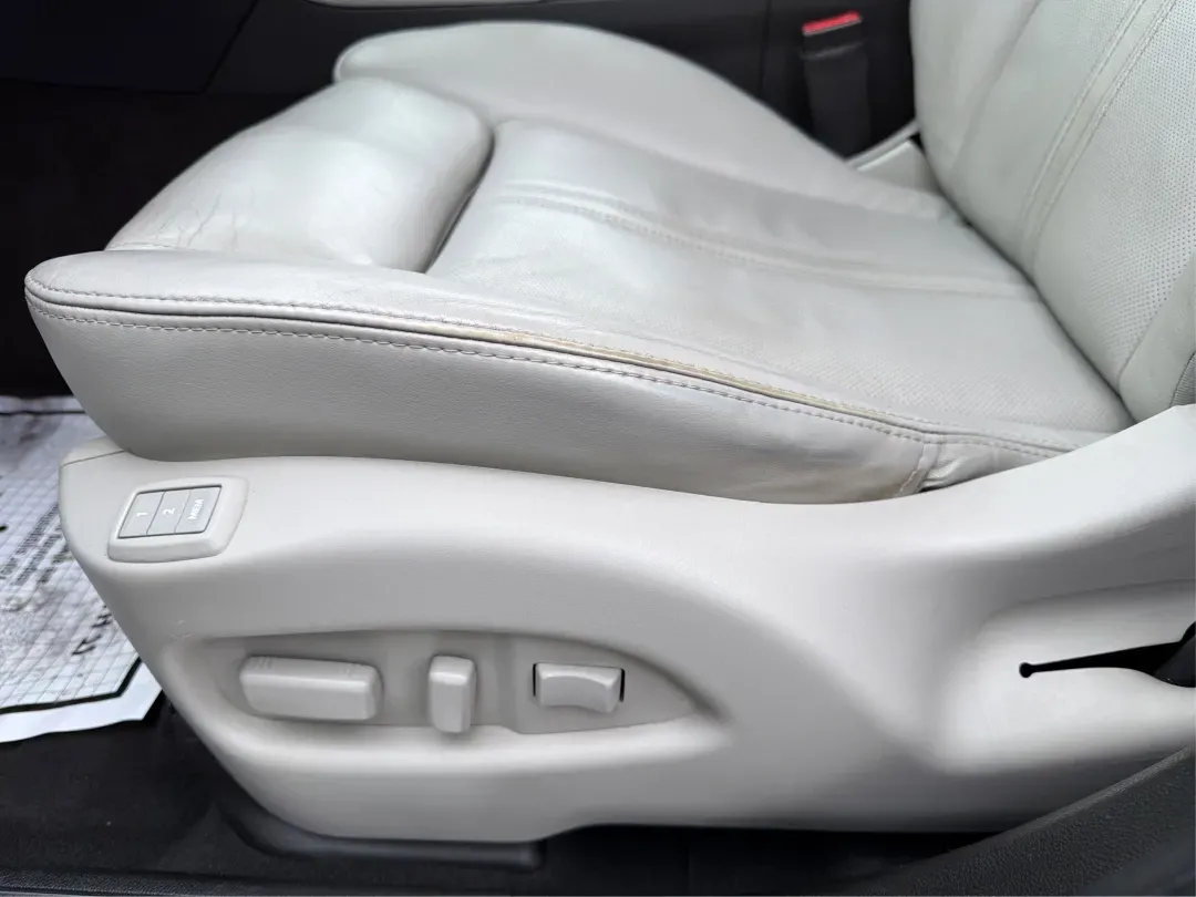 2014 Cadillac SRX Luxury Collection (3GYFNEE33ES) with an 3.6L V-6 gasoline direct injection engine, located at 1184 Kauffman Ave, Fairborn, OH, 45324, (937) 908-9800, 39.807072, -84.030914 - 2014 Cadillac SRX Luxury Collection - Photo#18