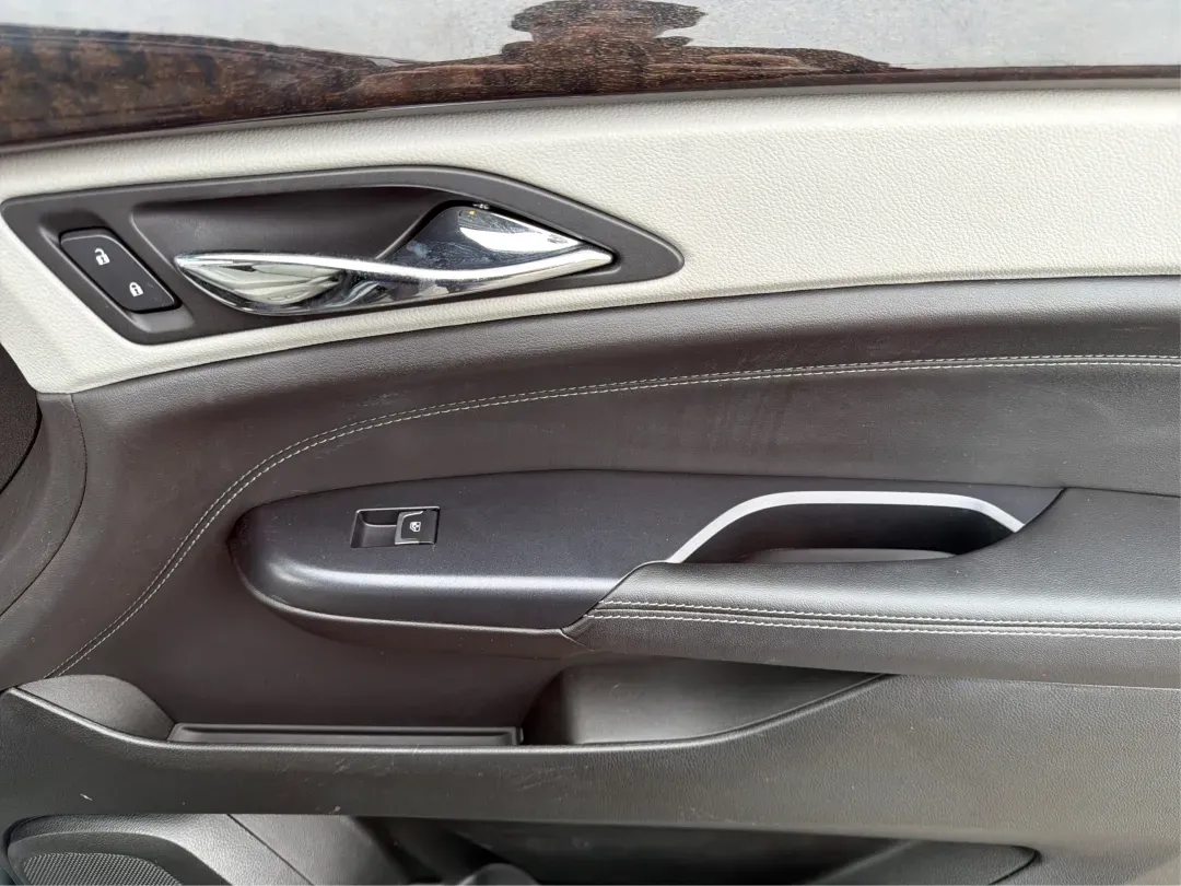 2014 Cadillac SRX Luxury Collection (3GYFNEE33ES) with an 3.6L V-6 gasoline direct injection engine, located at 1184 Kauffman Ave, Fairborn, OH, 45324, (937) 908-9800, 39.807072, -84.030914 - 2014 Cadillac SRX Luxury Collection - Photo#20