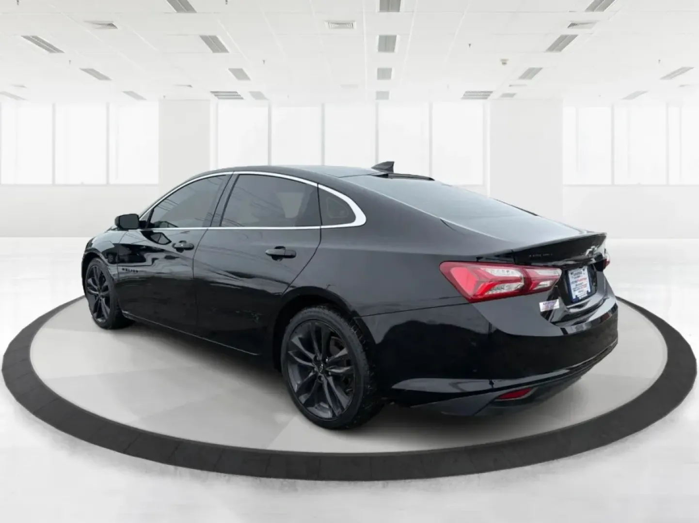 2020 Chevrolet Malibu FWD LT (1G1ZD5ST9LF) with an ECOTEC 1.5L I-4 gasoline direct injection engine, 6A transmission, located at 1184 Kauffman Ave, Fairborn, OH, 45324, (937) 908-9800, 39.807072, -84.030914 - ### Discover the 2020 Chevrolet Malibu LT: Your Perfect Commuter and Family Sedan!<br /> <br /> Are you searching for a reliable vehicle that blends comfort and efficiency for your daily commute or family outings? Look no further than the 2020 Chevrolet Malibu LT available at Advantage Car and Credi - Photo#4