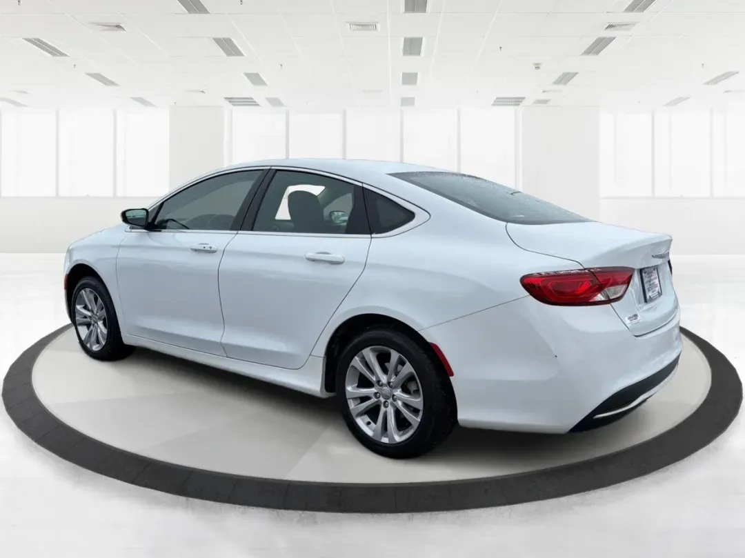 2015 Chrysler 200 Limited (1C3CCCAB2FN) with an 3.6L V-6 DOHC engine, located at 1184 Kauffman Ave, Fairborn, OH, 45324, (937) 908-9800, 39.807072, -84.030914 - 2015 Chrysler 200 Limited - Photo#4