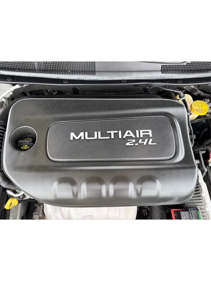 2015 Chrysler 200 Limited (1C3CCCAB2FN) with an 3.6L V-6 DOHC engine, located at 1184 Kauffman Ave, Fairborn, OH, 45324, (937) 908-9800, 39.807072, -84.030914 - 2015 Chrysler 200 Limited - Photo#11