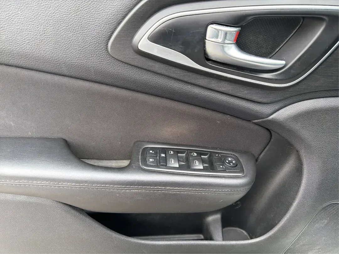 2015 Chrysler 200 Limited (1C3CCCAB2FN) with an 3.6L V-6 DOHC engine, located at 1184 Kauffman Ave, Fairborn, OH, 45324, (937) 908-9800, 39.807072, -84.030914 - 2015 Chrysler 200 Limited - Photo#18