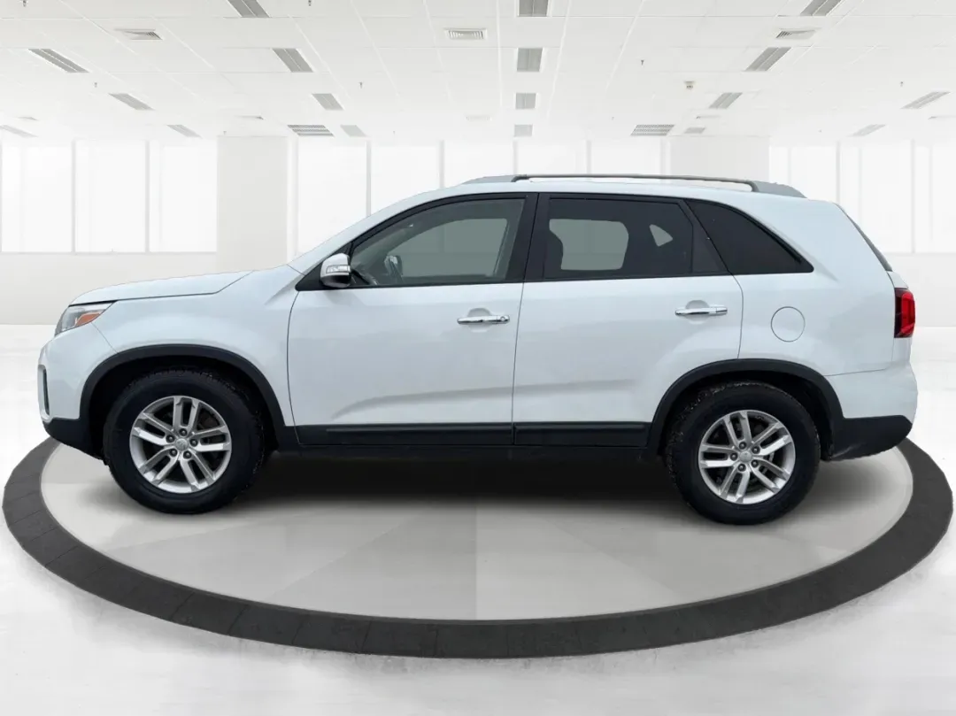 2014 Kia Sorento LX (5XYKT3A64EG) with an 2.4L I-4 gasoline direct injection engine, located at 1099 N County Rd 25A , Troy, OH, 45373, (937) 908-9800, 40.057079, -84.212883 - 2014 Kia Sorento LX - Photo#5