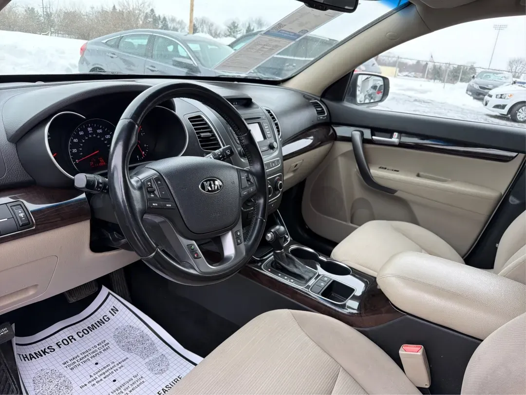 2014 Kia Sorento LX (5XYKT3A64EG) with an 2.4L I-4 gasoline direct injection engine, located at 1099 N County Rd 25A , Troy, OH, 45373, (937) 908-9800, 40.057079, -84.212883 - 2014 Kia Sorento LX - Photo#9