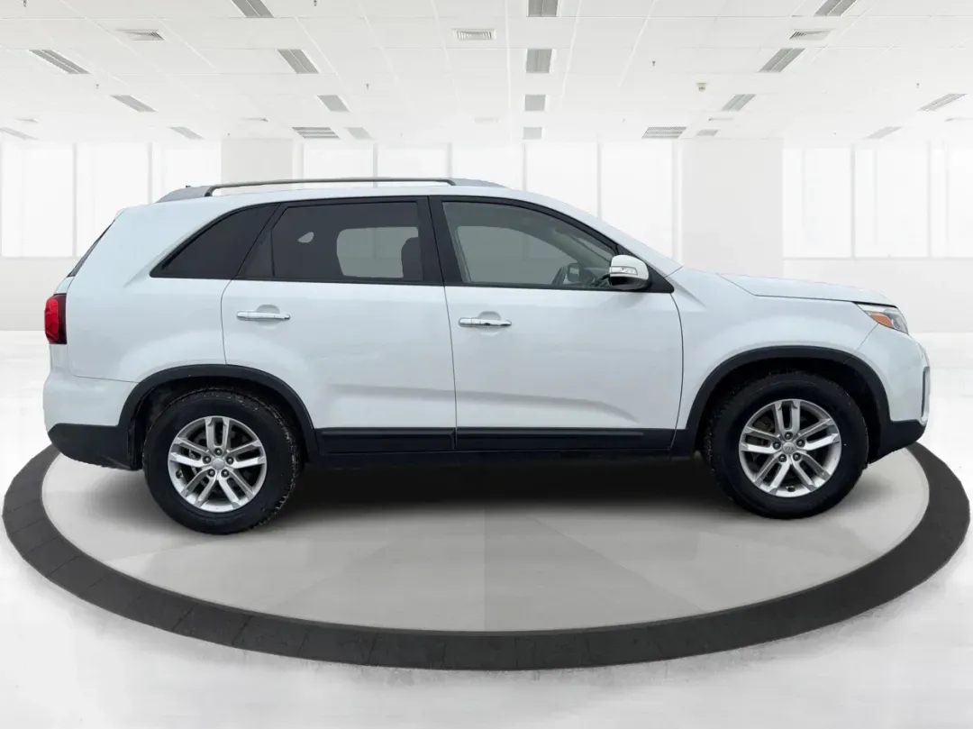 2014 Kia Sorento LX (5XYKT3A64EG) with an 2.4L I-4 gasoline direct injection engine, 6-Speed Automatic transmission, located at 880 E. National Road, Vandalia, OH, 45377, (937) 908-9800, 39.891918, -84.183594 - **Discover the 2014 Kia Sorento LX: Your Family's Perfect Adventure Companion!**<br /> <br /> Are you searching for a reliable SUV that effortlessly blends comfort, style, and functionality? Look no further than the 2014 Kia Sorento LX, available at Advantage Car and Credit in Troy, OH. This spaciou - Photo#1