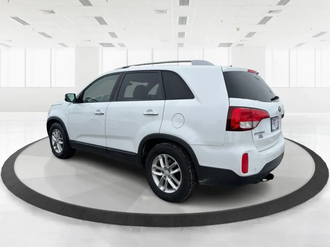 2014 Kia Sorento LX (5XYKT3A64EG) with an 2.4L I-4 gasoline direct injection engine, 6-Speed Automatic transmission, located at 880 E. National Road, Vandalia, OH, 45377, (937) 908-9800, 39.891918, -84.183594 - **Discover the 2014 Kia Sorento LX: Your Family's Perfect Adventure Companion!**<br /> <br /> Are you searching for a reliable SUV that effortlessly blends comfort, style, and functionality? Look no further than the 2014 Kia Sorento LX, available at Advantage Car and Credit in Troy, OH. This spaciou - Photo#4
