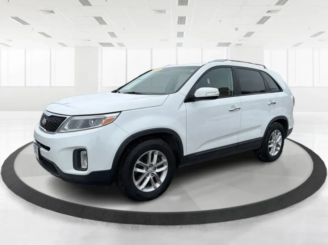 2014 Kia Sorento LX (5XYKT3A64EG) with an 2.4L I-4 gasoline direct injection engine, 6-Speed Automatic transmission, located at 880 E. National Road, Vandalia, OH, 45377, (937) 908-9800, 39.891918, -84.183594 - **Discover the 2014 Kia Sorento LX: Your Family's Perfect Adventure Companion!**<br /> <br /> Are you searching for a reliable SUV that effortlessly blends comfort, style, and functionality? Look no further than the 2014 Kia Sorento LX, available at Advantage Car and Credit in Troy, OH. This spaciou - Photo#8