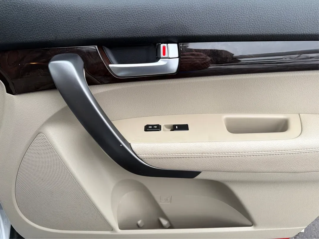 2014 Kia Sorento LX (5XYKT3A64EG) with an 2.4L I-4 gasoline direct injection engine, 6-Speed Automatic transmission, located at 880 E. National Road, Vandalia, OH, 45377, (937) 908-9800, 39.891918, -84.183594 - **Discover the 2014 Kia Sorento LX: Your Family's Perfect Adventure Companion!**<br /> <br /> Are you searching for a reliable SUV that effortlessly blends comfort, style, and functionality? Look no further than the 2014 Kia Sorento LX, available at Advantage Car and Credit in Troy, OH. This spaciou - Photo#18