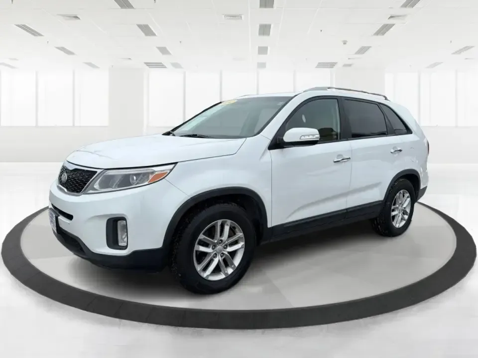 2014 Kia Sorento LX (5XYKT3A64EG) with an 2.4L I-4 gasoline direct injection engine, 6-Speed Automatic transmission, located at 4508 South Dixie Dr, Moraine, OH, 45439, (937) 908-9800, 39.689976, -84.218452 - **Discover the 2014 Kia Sorento LX: Your Family's Perfect Adventure Companion!**<br /> <br /> Are you searching for a reliable SUV that effortlessly blends comfort, style, and functionality? Look no further than the 2014 Kia Sorento LX, available at Advantage Car and Credit in Troy, OH. This spaciou - Photo#8