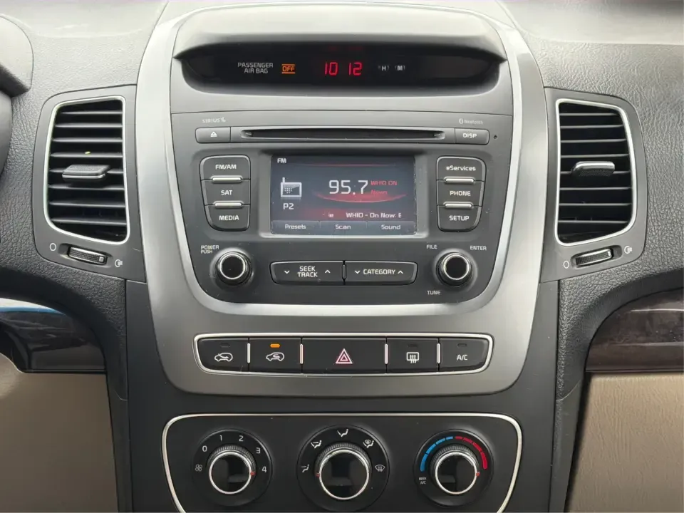 2014 Kia Sorento LX (5XYKT3A64EG) with an 2.4L I-4 gasoline direct injection engine, 6-Speed Automatic transmission, located at 4508 South Dixie Dr, Moraine, OH, 45439, (937) 908-9800, 39.689976, -84.218452 - **Discover the 2014 Kia Sorento LX: Your Family's Perfect Adventure Companion!**<br /> <br /> Are you searching for a reliable SUV that effortlessly blends comfort, style, and functionality? Look no further than the 2014 Kia Sorento LX, available at Advantage Car and Credit in Troy, OH. This spaciou - Photo#13