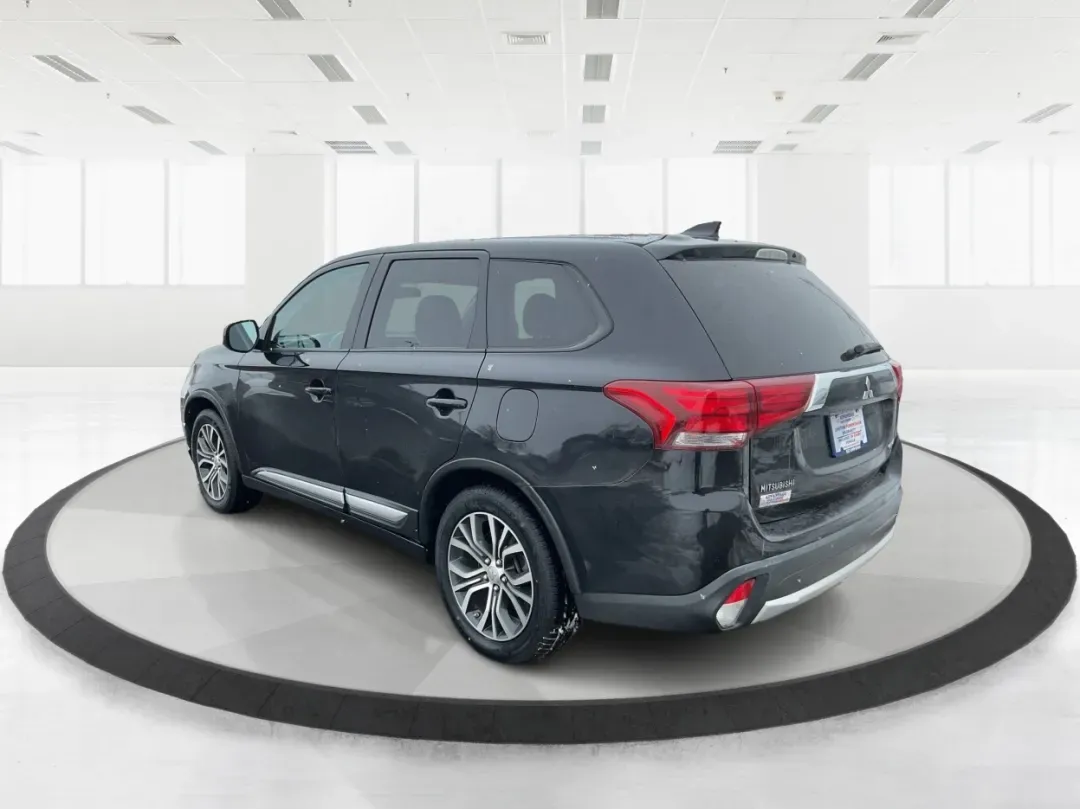 2017 Mitsubishi Outlander ES (JA4AD2A35HZ) with an 2.4L I-4 variable valve control engine, located at 1184 Kauffman Ave, Fairborn, OH, 45324, (937) 908-9800, 39.807072, -84.030914 - 2017 Mitsubishi Outlander ES - Photo#4