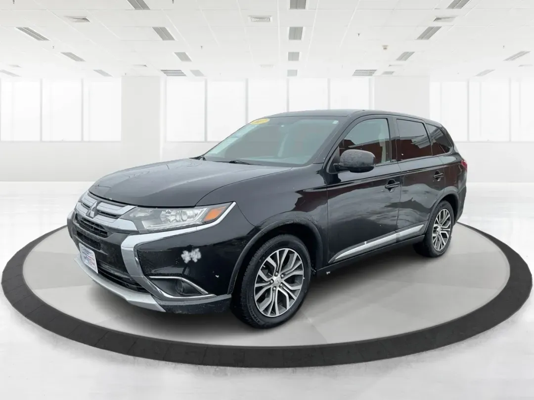 2017 Mitsubishi Outlander ES (JA4AD2A35HZ) with an 2.4L I-4 variable valve control engine, located at 1184 Kauffman Ave, Fairborn, OH, 45324, (937) 908-9800, 39.807072, -84.030914 - 2017 Mitsubishi Outlander ES - Photo#8