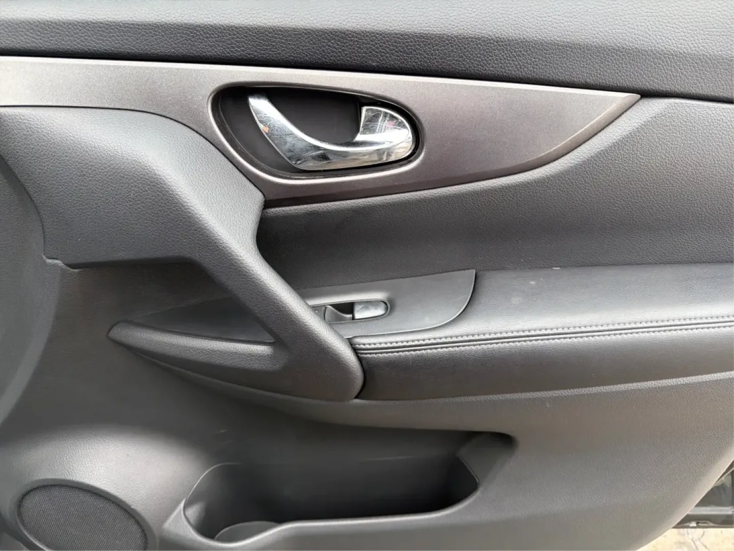 2015 Nissan Rogue S (KNMAT2MV8FP) with an 2.5L I-4 DOHC engine, Continuously Variable Transmission transmission, located at 880 E. National Road, Vandalia, OH, 45377, (937) 908-9800, 39.891918, -84.183594 - **Discover Your Next Adventure with the 2015 Nissan Rogue at Advantage Car and Credit - Vandalia!**<br /> <br /> Are you ready to elevate your driving experience? Whether you're a growing family in need of a reliable vehicle, a commuter craving comfort, or an adventure-seeker looking for your next r - Photo#18