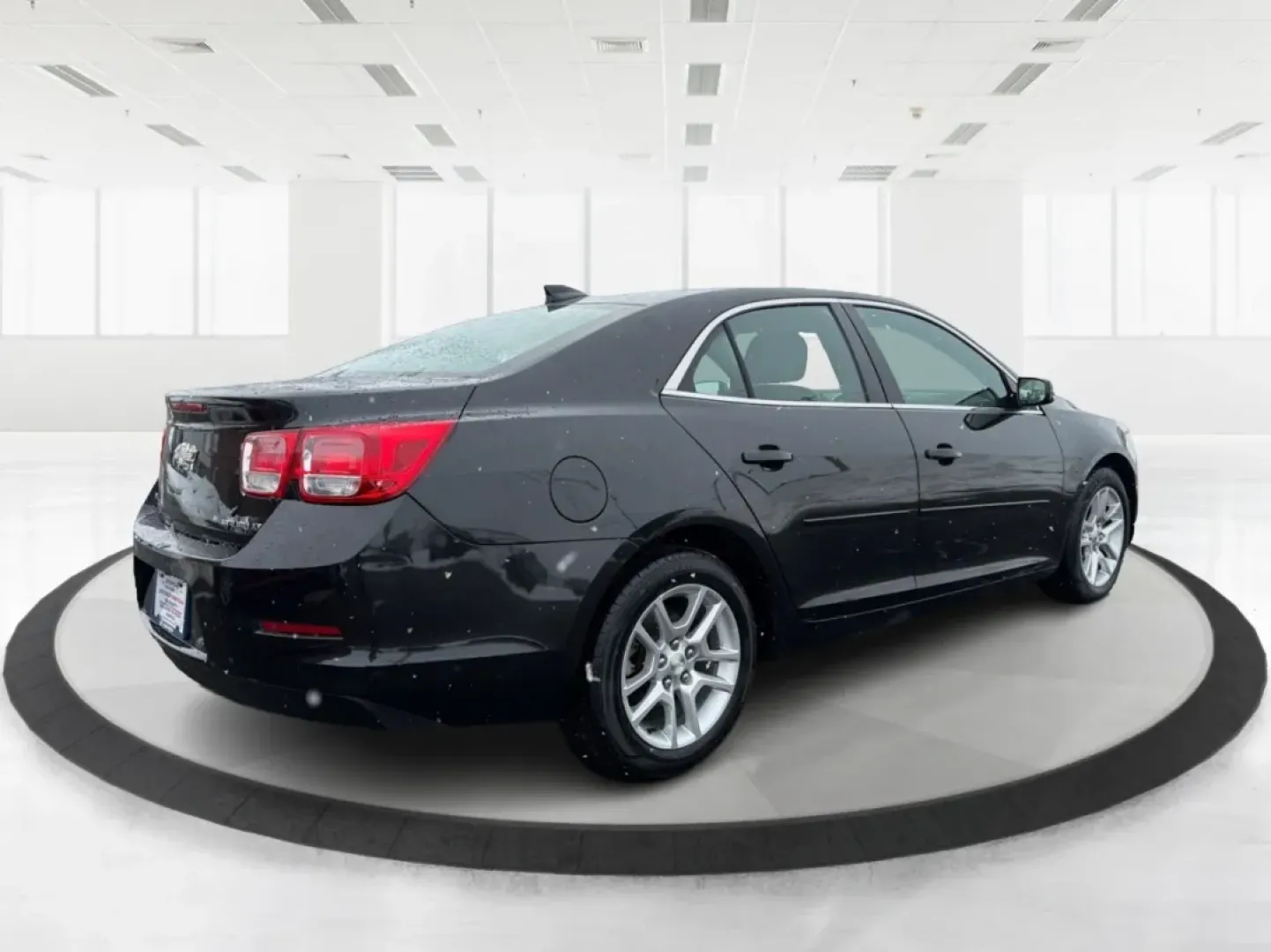 2015 Chevrolet Malibu 1LT (1G11C5SL8FF) with an ECOTEC 2.5L I-4 gasoline direct injection engine, located at 4508 South Dixie Dr, Moraine, OH, 45439, (937) 908-9800, 39.689976, -84.218452 - Need a dependable sedan for the daily commute down I75, school drop-offs near West Carrollton, or quick errands along South Dixie Drive-without the stress of traditional bank hurdles? This 2015 Chevrolet Malibu 1LT is a smart, comfortable choice for real life in the Dayton area, offering efficient p - Photo#2