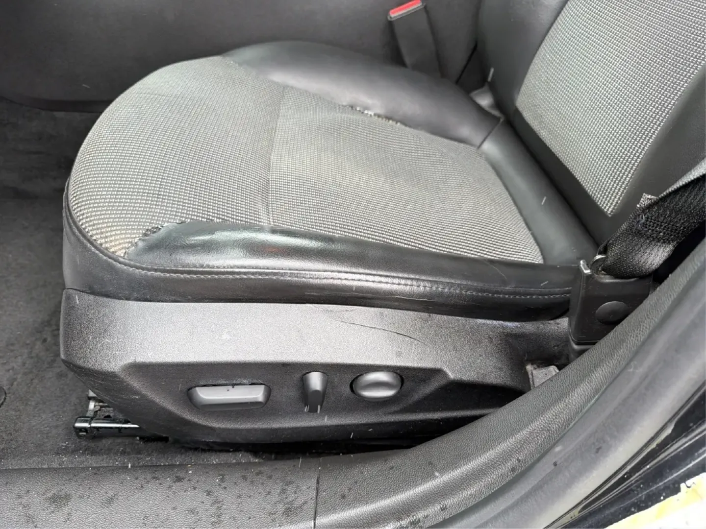 2015 Chevrolet Malibu 1LT (1G11C5SL8FF) with an ECOTEC 2.5L I-4 gasoline direct injection engine, located at 4508 South Dixie Dr, Moraine, OH, 45439, (937) 908-9800, 39.689976, -84.218452 - Need a dependable sedan for the daily commute down I75, school drop-offs near West Carrollton, or quick errands along South Dixie Drive-without the stress of traditional bank hurdles? This 2015 Chevrolet Malibu 1LT is a smart, comfortable choice for real life in the Dayton area, offering efficient p - Photo#18